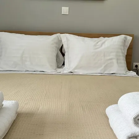 Urban Breeze Aparment 1 *